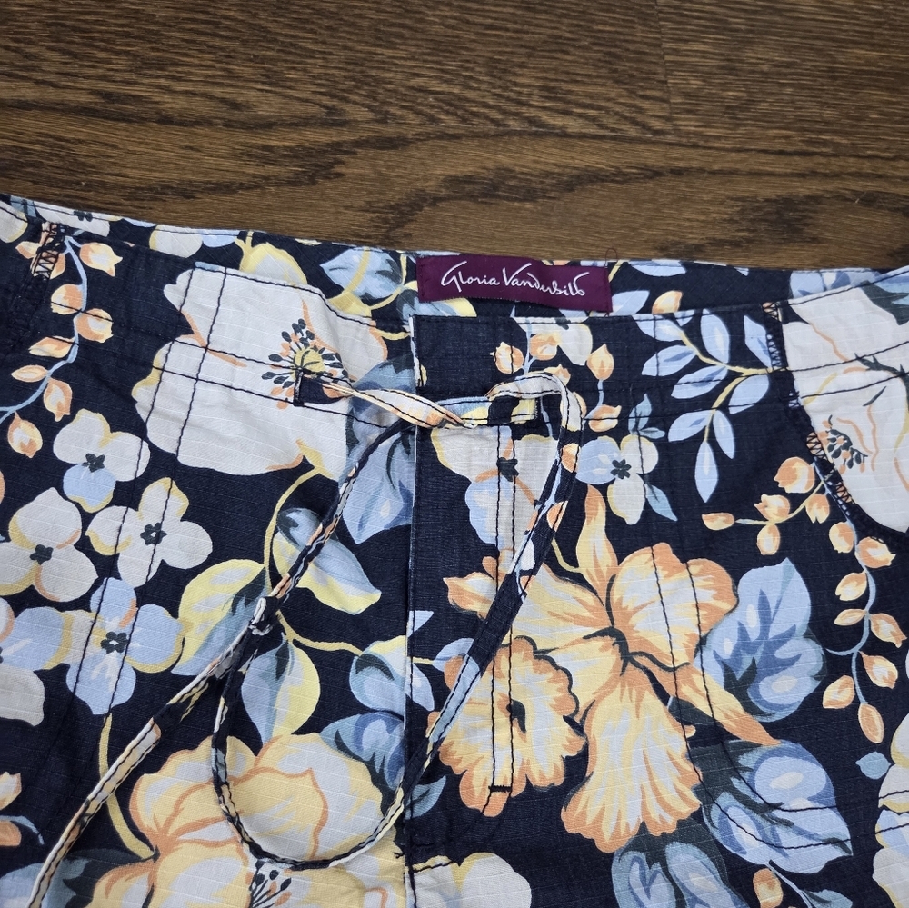 NWT Gloria Vanderbilt Floral Print Bermuda Shorts Sz.14 - Picture 2 of 10